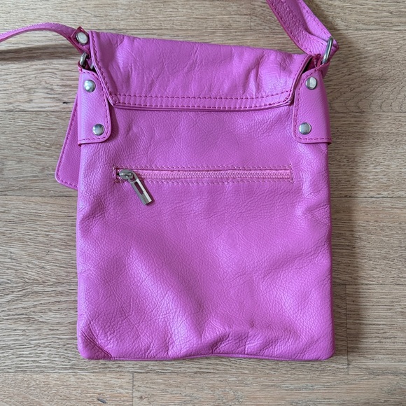 Vera Pelle Fuchsia Italian Leather Crossbody Bag - Picture 6 of 8
